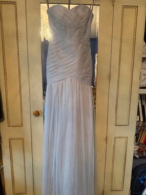 Vera Wang Strapless light gray Tulle Evening Gown
